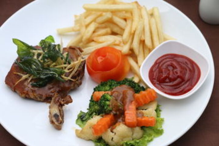 Dining 73 of 75