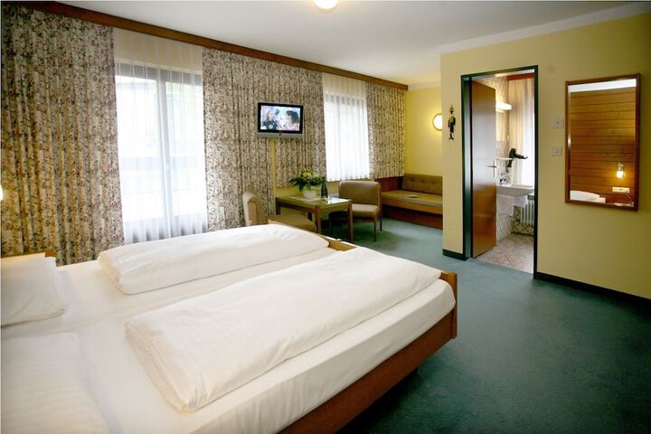Room 5 of 65
