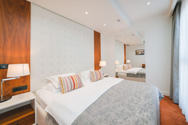Room 25 of 106