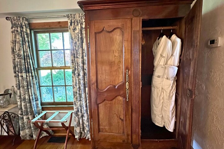 Room 45 of 285