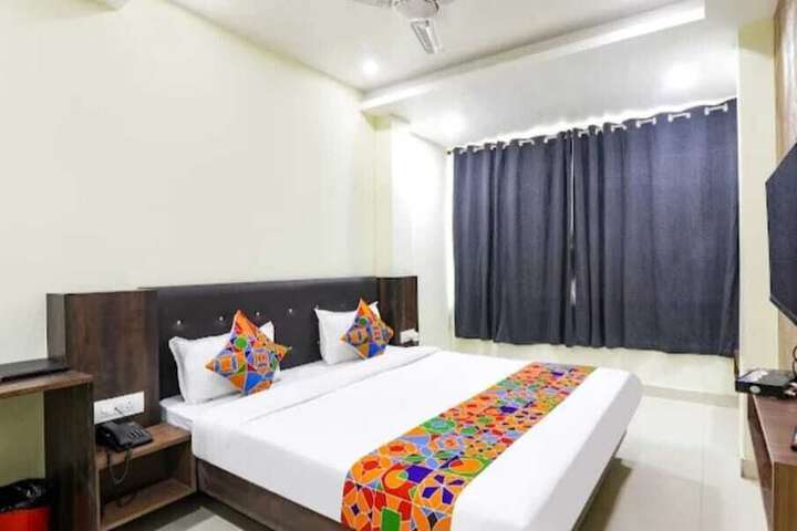 Room 6 of 16