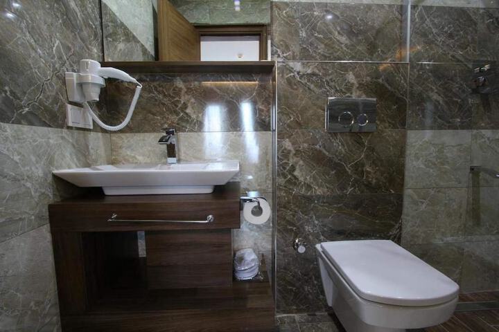 Room 20 of 32