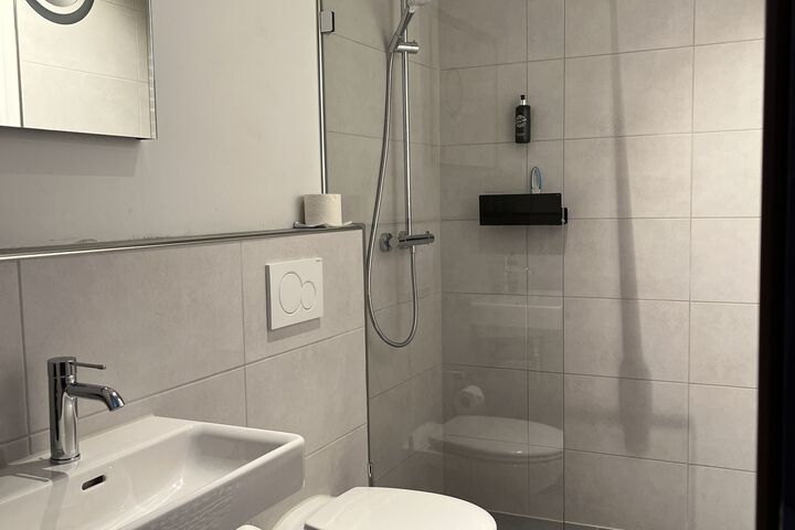 Room 2 of 19