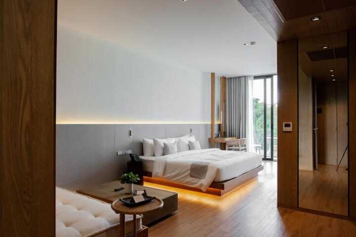Room 6 of 150