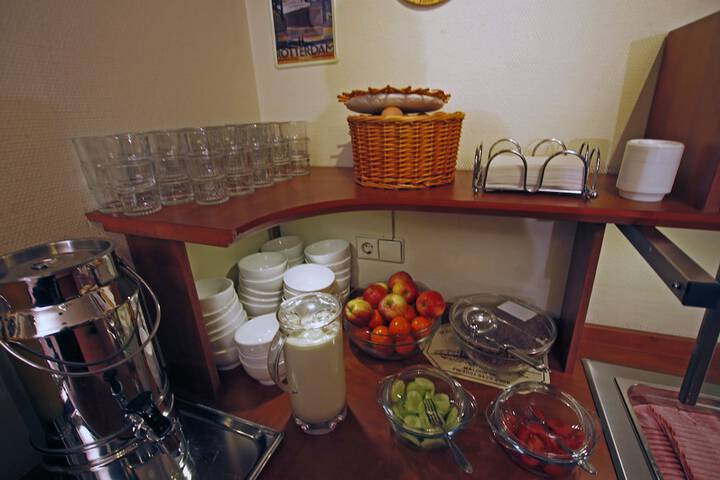 Breakfast/Coffee Service 79 of 118