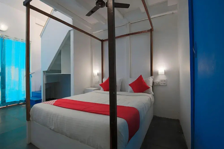 Room 2 of 10