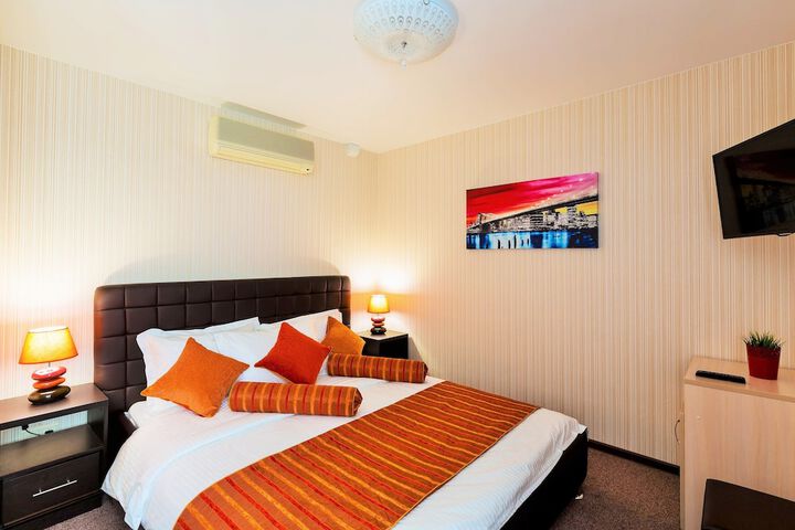 Room 5 of 68