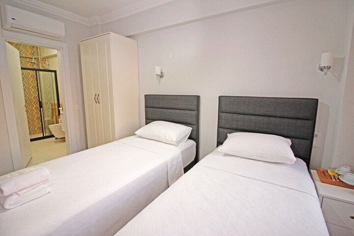 Room 7 of 44