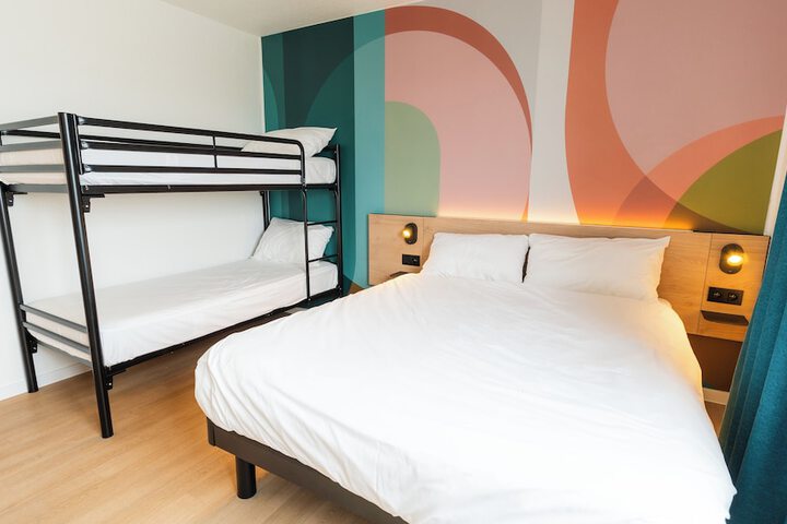 Room 48 of 77