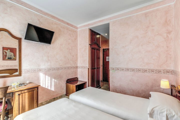 Room 45 of 76