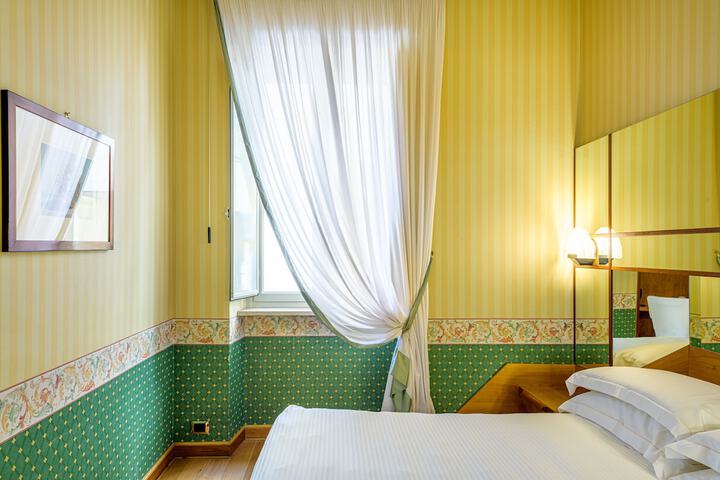 Room 20 of 76