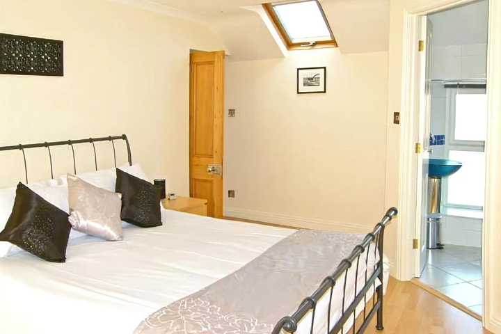 Room 2 of 11