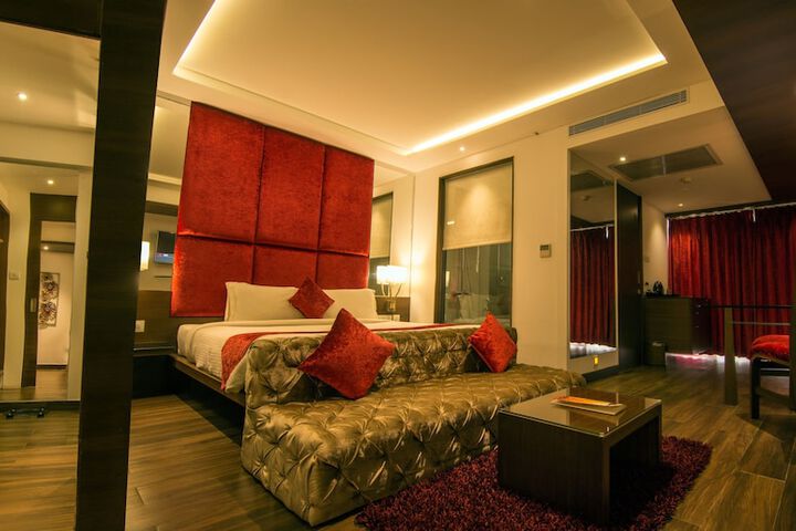 Room 27 of 79
