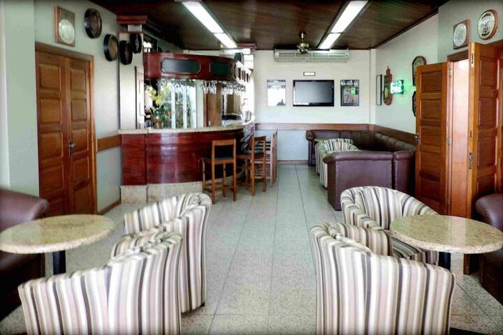 Lounge 13 of 17