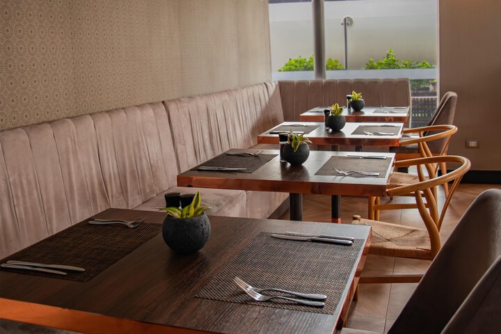 Dining 73 of 77