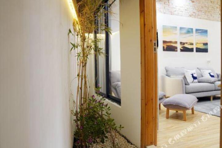 Cover yard homestay