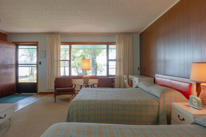 Room 4 of 43