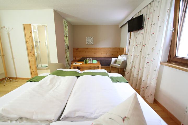 Room 11 of 48