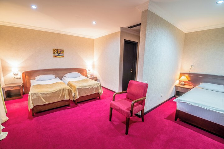 Room 12 of 70