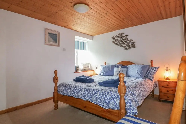 Room 4 of 12