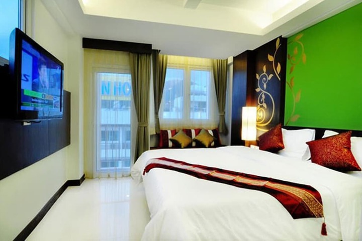 Room 4 of 13