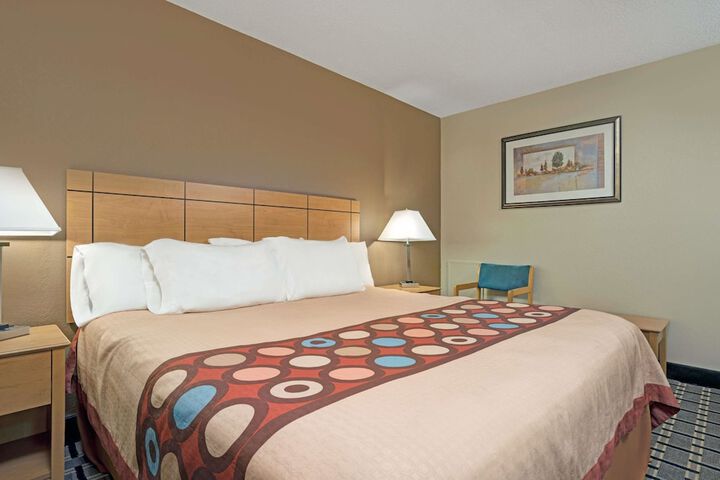 1 King Bed (2 of 6)