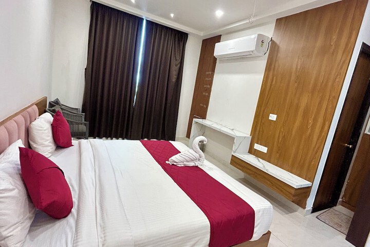 Room 2 of 11