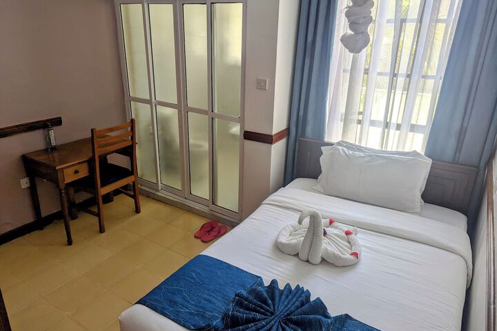 Room 11 of 31