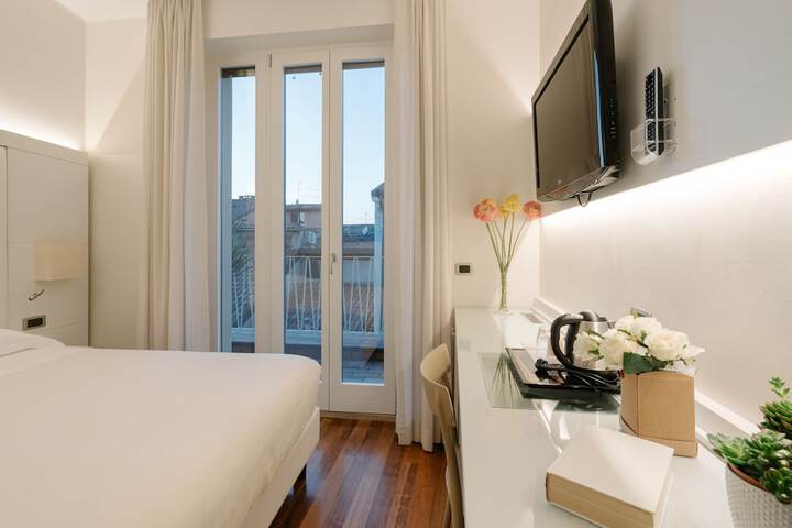 Room 100 of 148