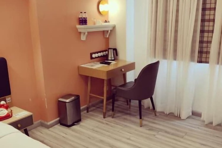 Room 16 of 38