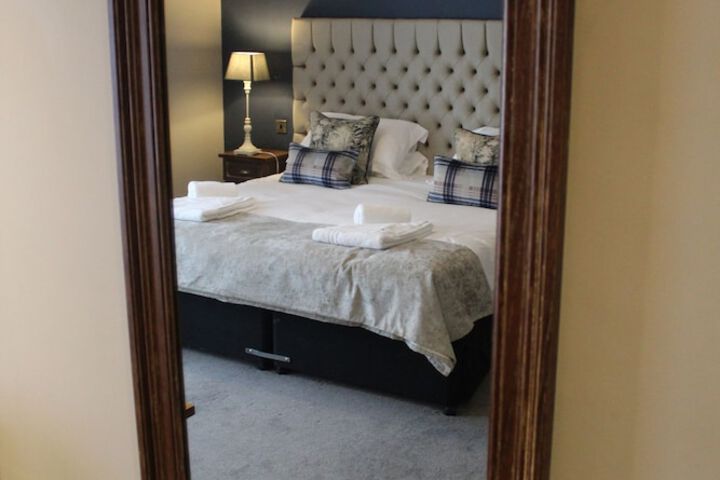 Room 3 of 52
