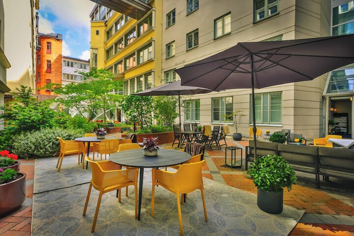 Hotel Exterior 89 of 94
