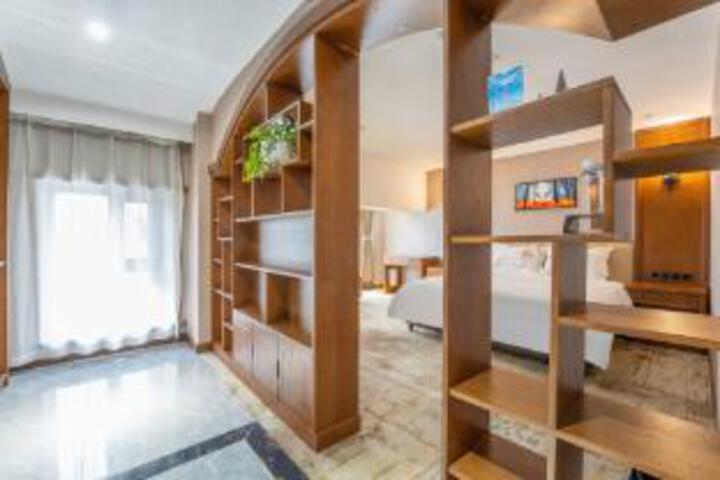 Yuejia Business Hotel