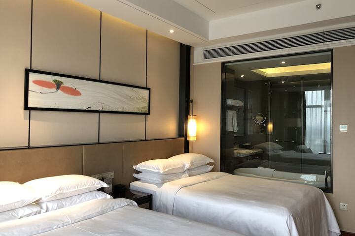 Room 27 of 65