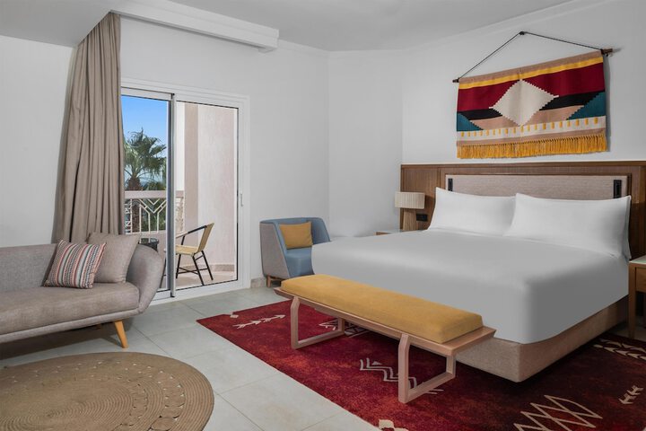 Room 105 of 199