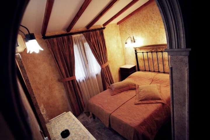 Room 3 of 50