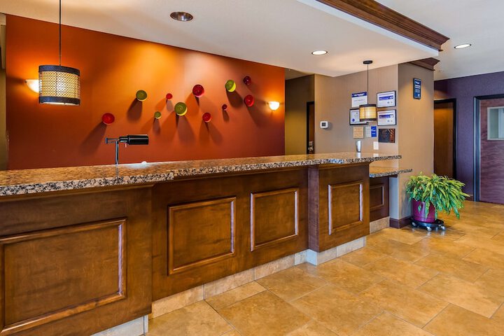 Entrance & Lobby