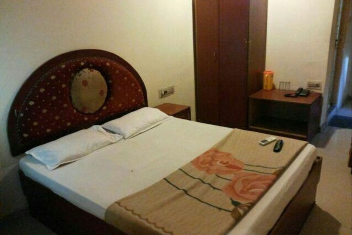Room 3 of 7
