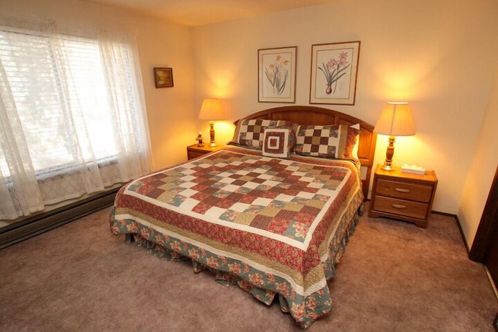 Room 6 of 35