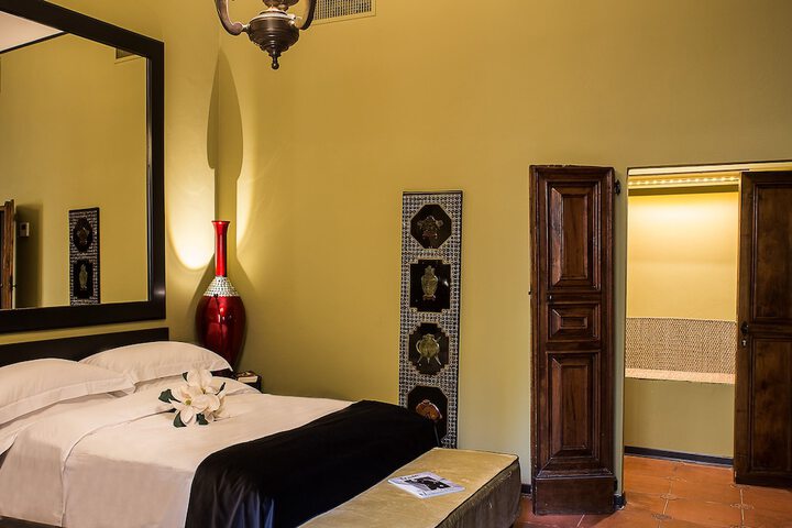 Room 32 of 49