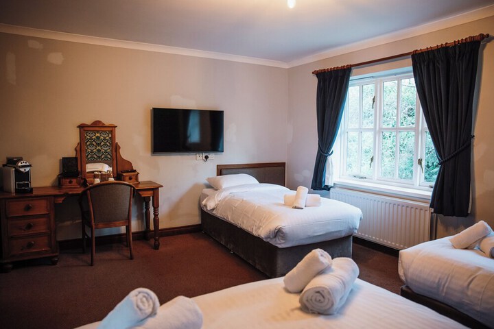 Room 2 of 27