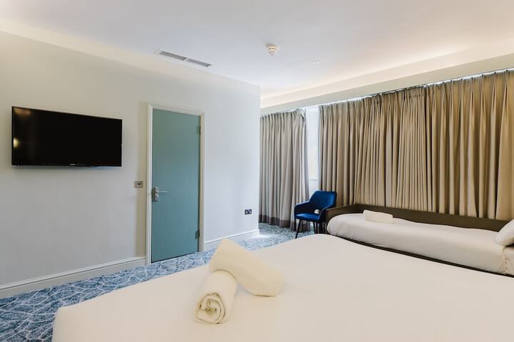 Room 141 of 263