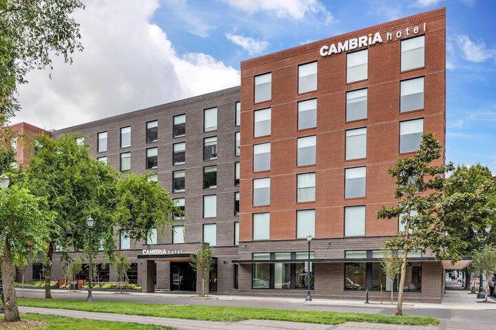 Exterior of Cambria Hotel Portland - Pearl District