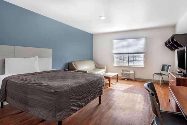 Room 6 of 15