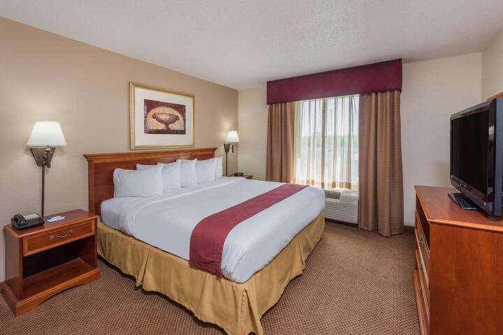 1 King Bed Accessible (2 of 8)