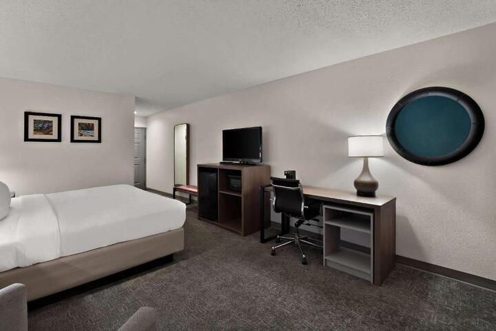 1 King Bed (1 of 10)