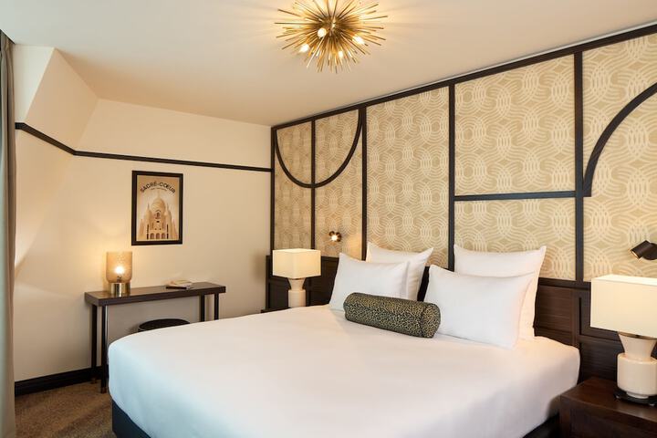 Room 4 of 30