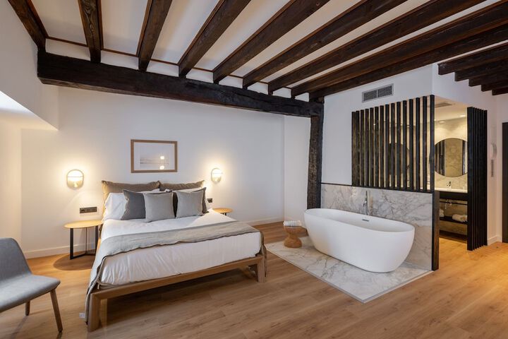 Room 15 of 49