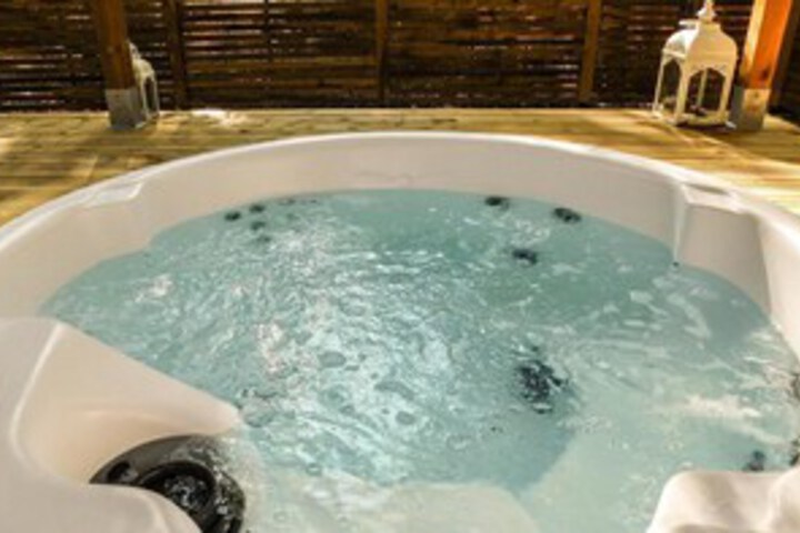 Hot Tub 8 of 16