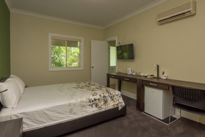 Room 8 of 85